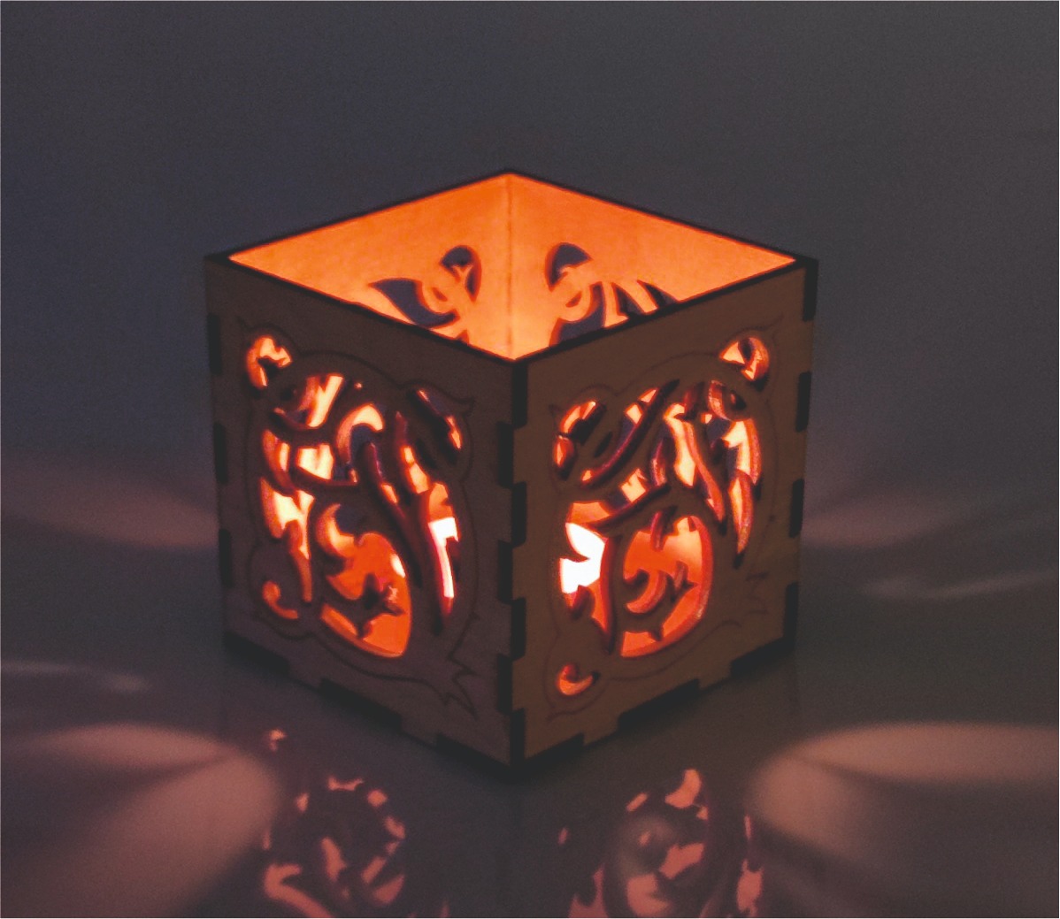 Ażurowy lampion ze sklejki